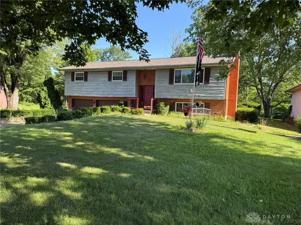 10849 Mile Rd, New Lebanon, OH 45345