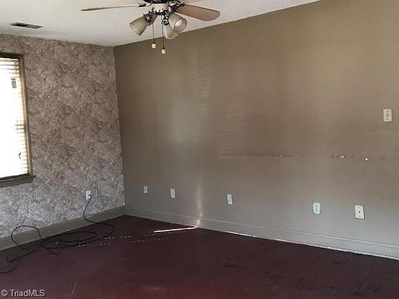 2nd image of 906 Norman St