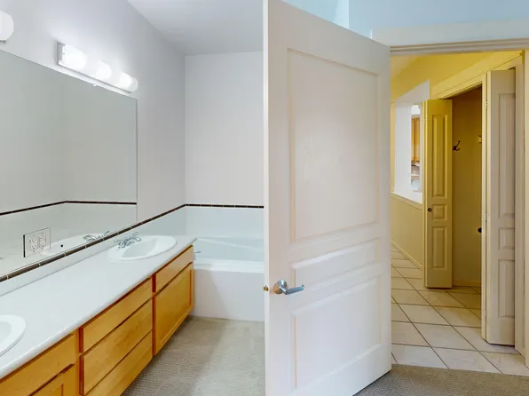 2000 Alaskan Way, Seattle, WA