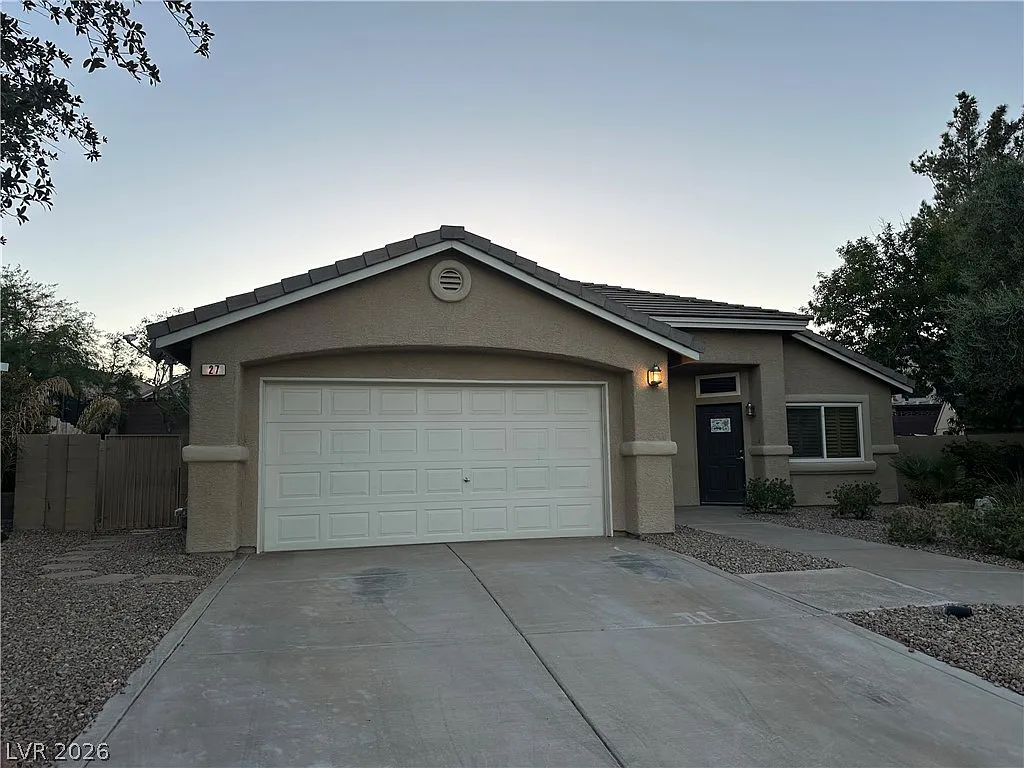 3 bed, 2.0 bath, 1664 sqft, $2,200 — Photo 2
