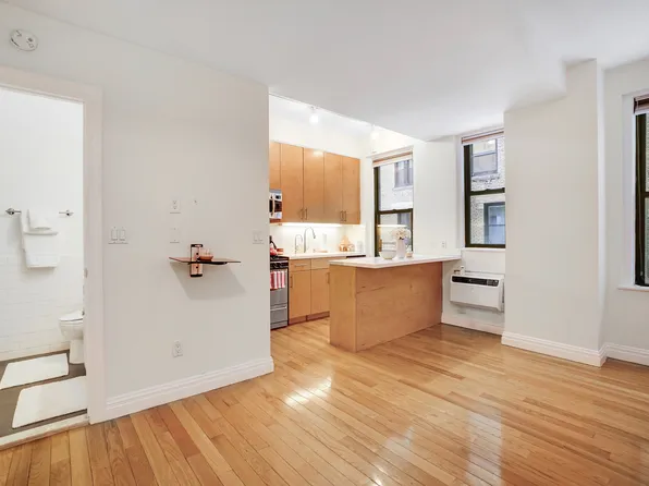 825 West End Avenue image 1 of 12