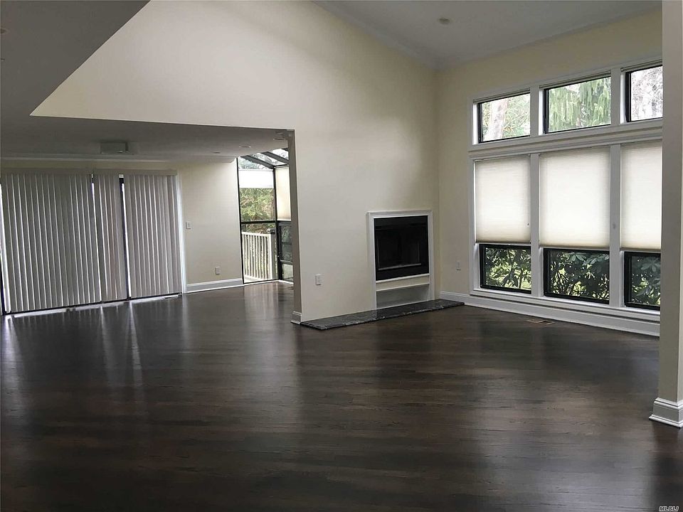 1st image of 128 Foxwood Dr