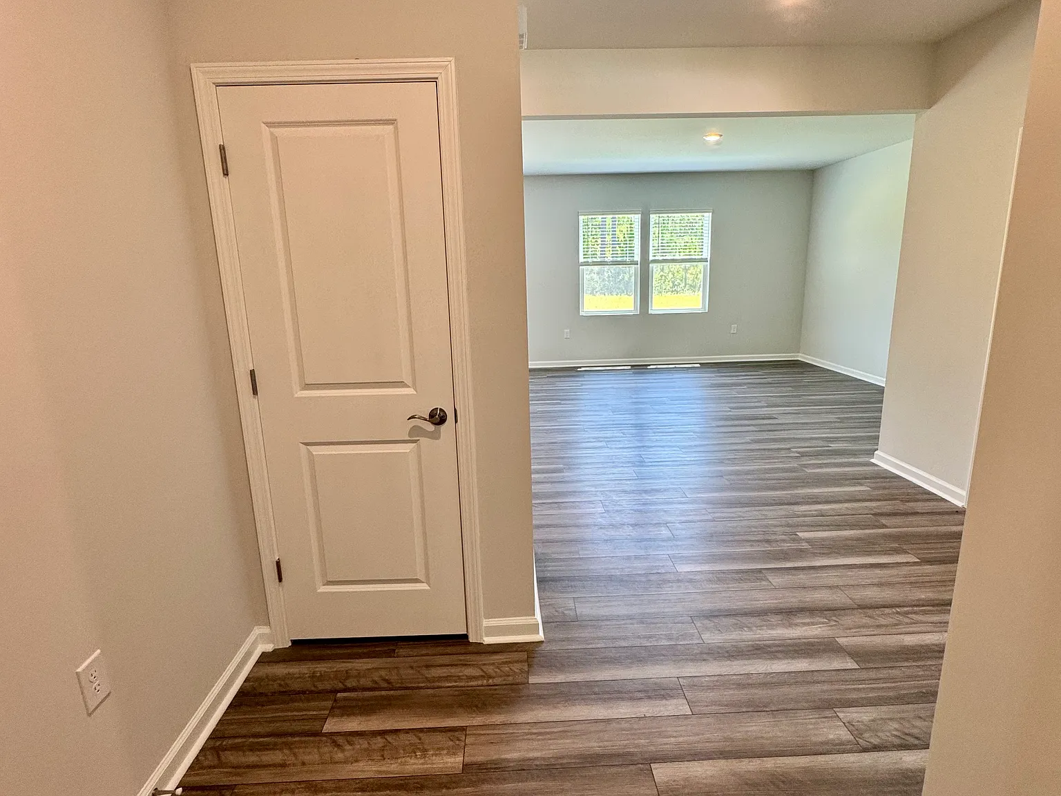 4 bed, 2.5 bath, 2322 sqft, $2,300 — Photo 3