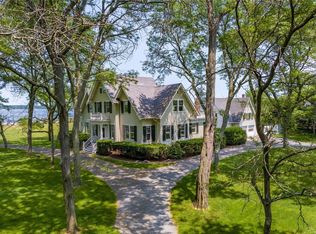 13 Beach Rd, Halesite, NY 11743