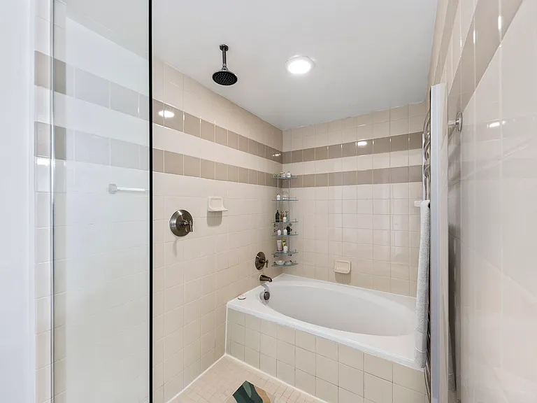 Aviah Flagler Village — Photo 122