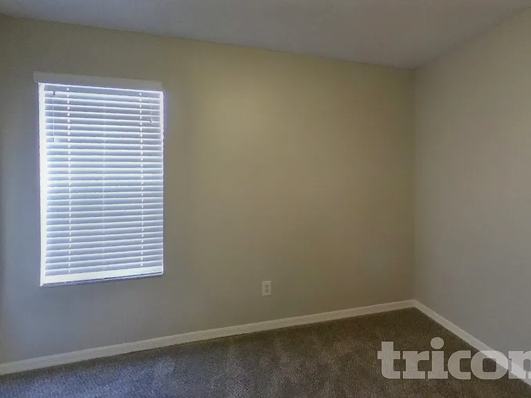1627 Chatham Cir — Photo 11