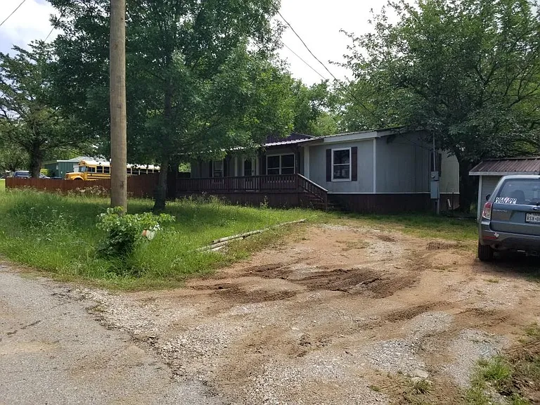 600 Lazy Acres Cir — Photo 2