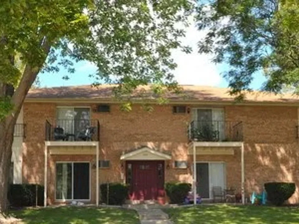 1323 Meadowcreek Dr
