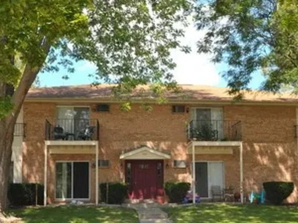 1323 Meadowcreek Dr., 1323 Meadowcreek Dr #203, Pewaukee, WI 53072