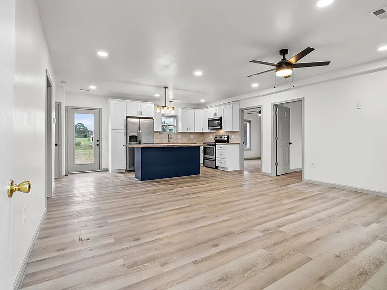 225 Military Rd — Photo 3