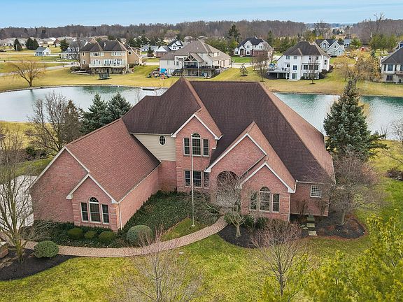 3rd image of 3020 Lakeshore Dr