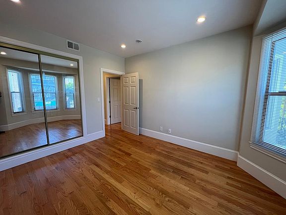 5th image of 1123 Clement St