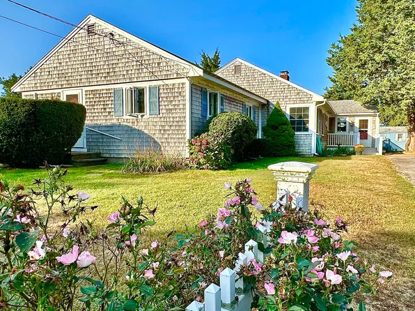 297 Walker Street, Falmouth, MA 02540