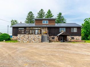 928 Brock Rd, Hamilton, ON L9H5E4
