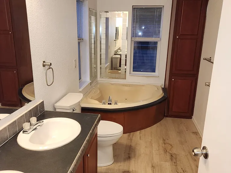 265 SE Port Ave — Photo 7