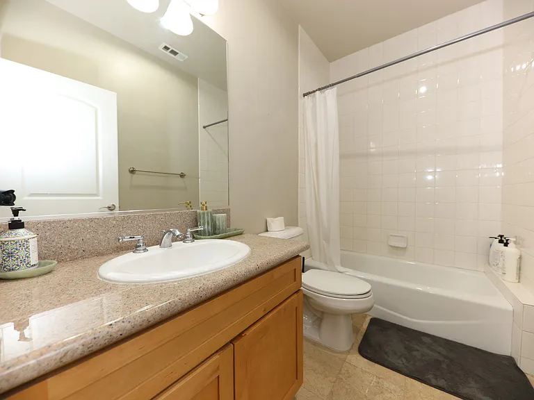 53 N Michigan Ave — Photo 17