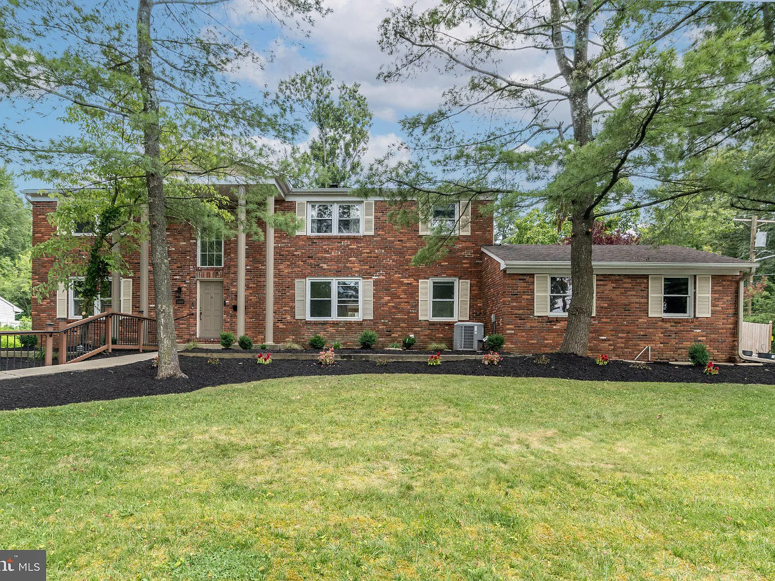 5 bed, 3.5 bath, 3208 sqft, $4,200 — Photo 1