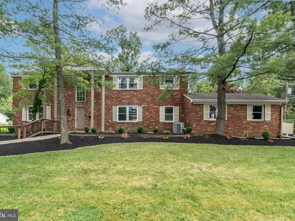 1800 Lark Ln, Cherry Hill, NJ 08003