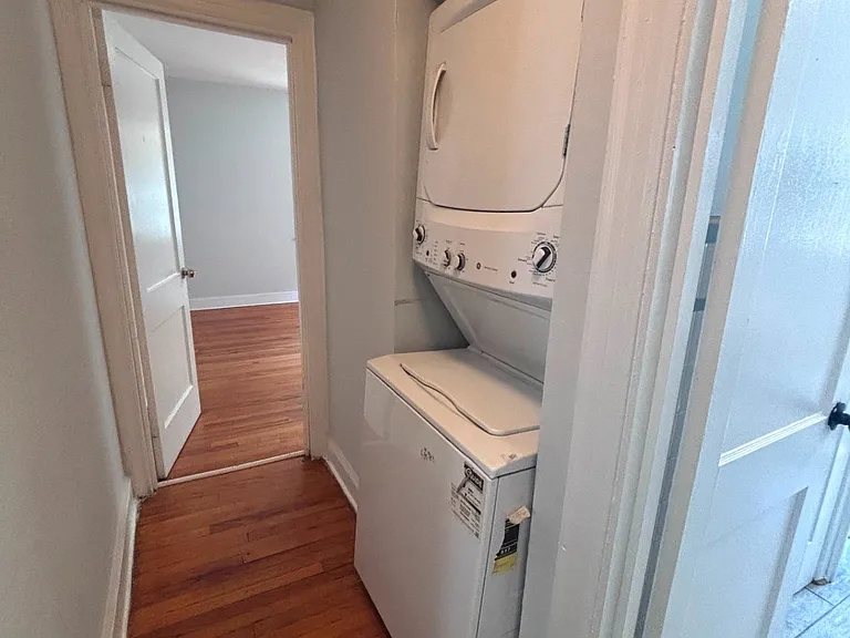 607 Sherman Pkwy — Photo 2