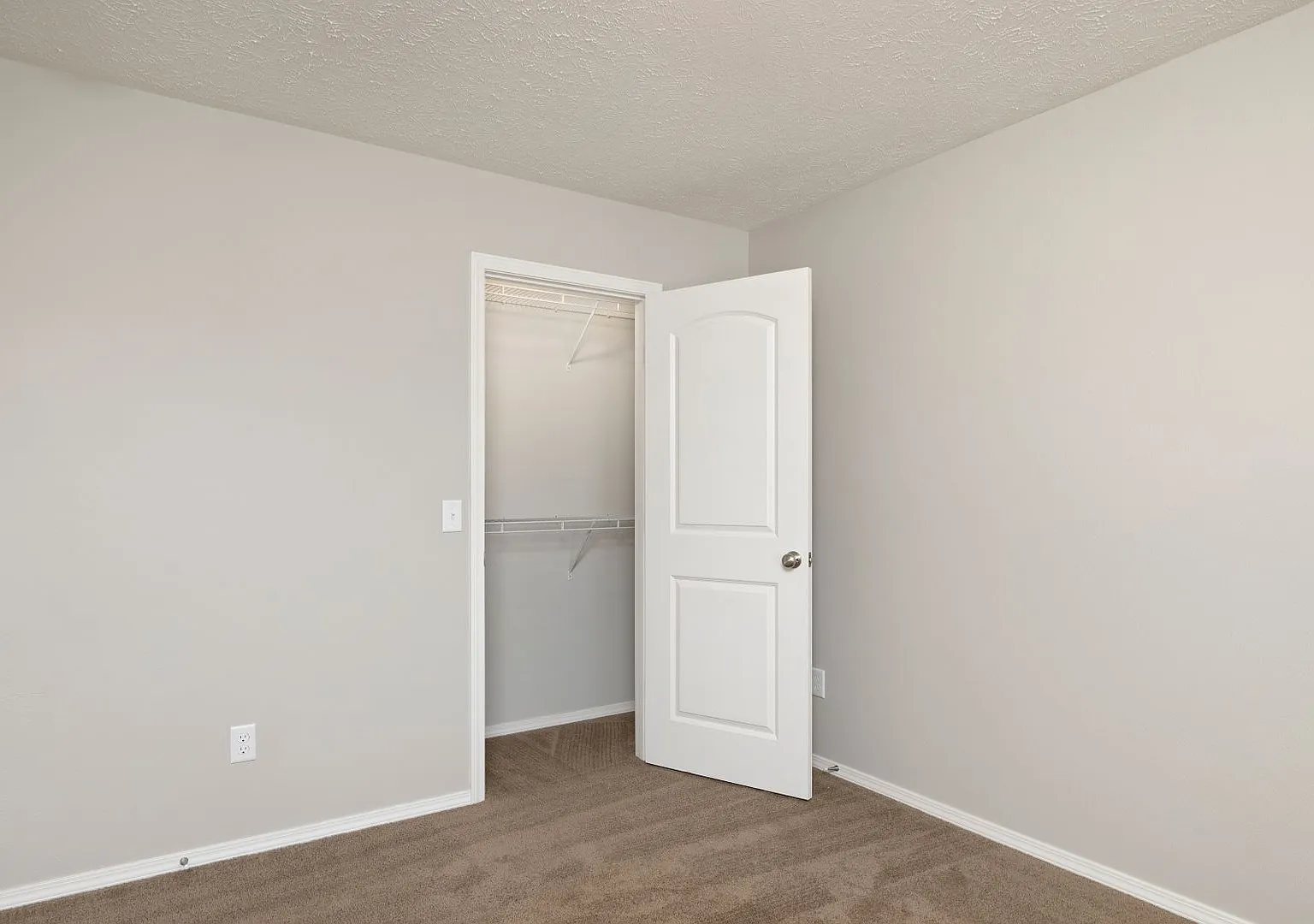 Spacious 3 Bedroom Duplex in Monte Cristo!! — Photo 2