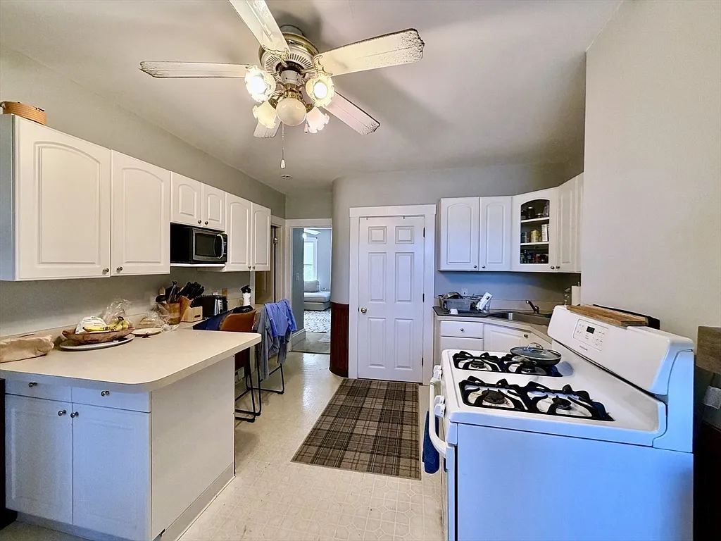 2 bed, 1.0 bath, 800 sqft, $3,200 — Photo 3