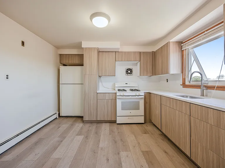 88 Maple Ave — Photo 4