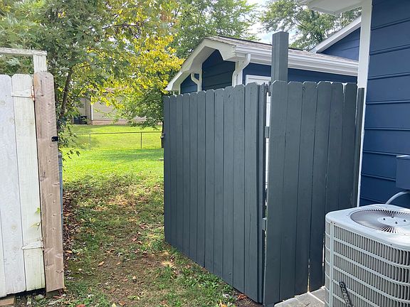 3rd image of 7559 Chatham Cir