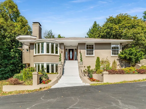 911 Travelers Ct, Nashville, TN 37220