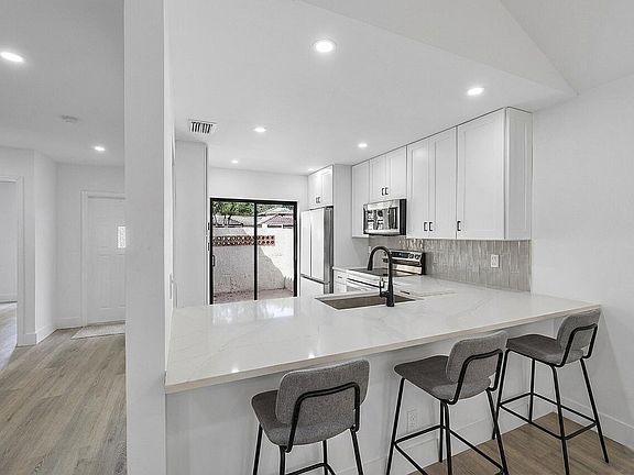 3rd image of 3127 Kingswood Terrace