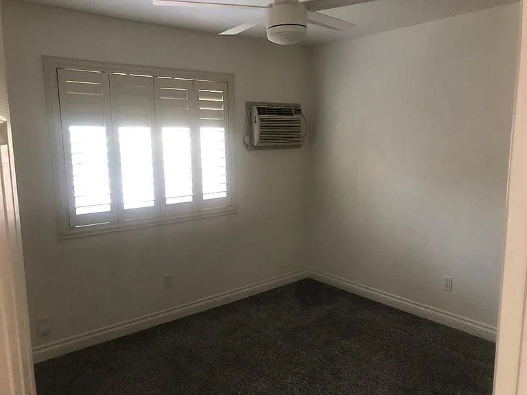 4555 Clairemont Dr — Photo 15