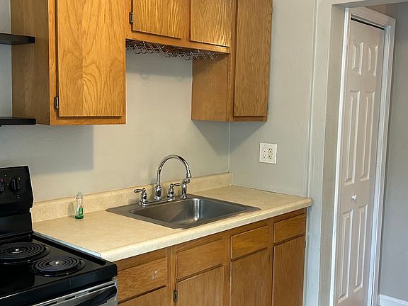 4th image of 5846-5850 Burchfield Ave #5848