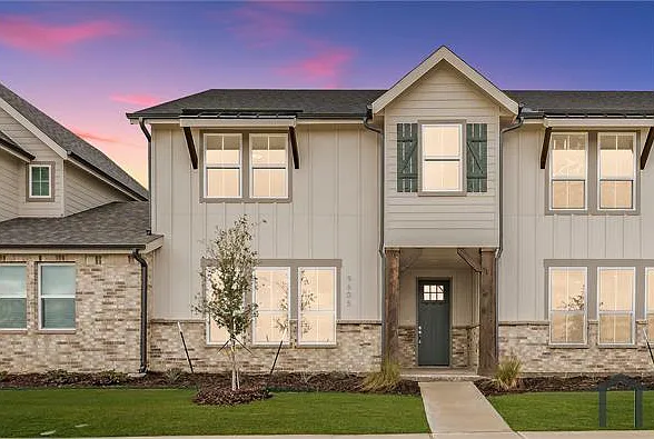 3 bed, 1907 sqft, $2,799 — Photo 1