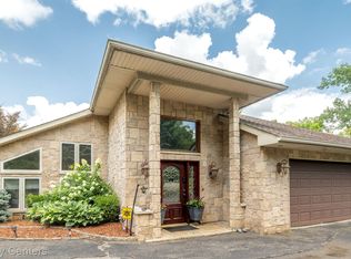 7030 Commerce Rd, West Bloomfield, MI 48324