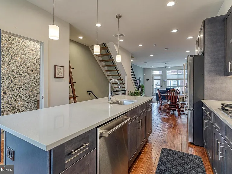 1239 E Palmer St — Photo 5