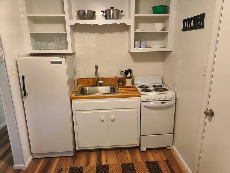 400 Columbine Blvd #8 — Photo 3