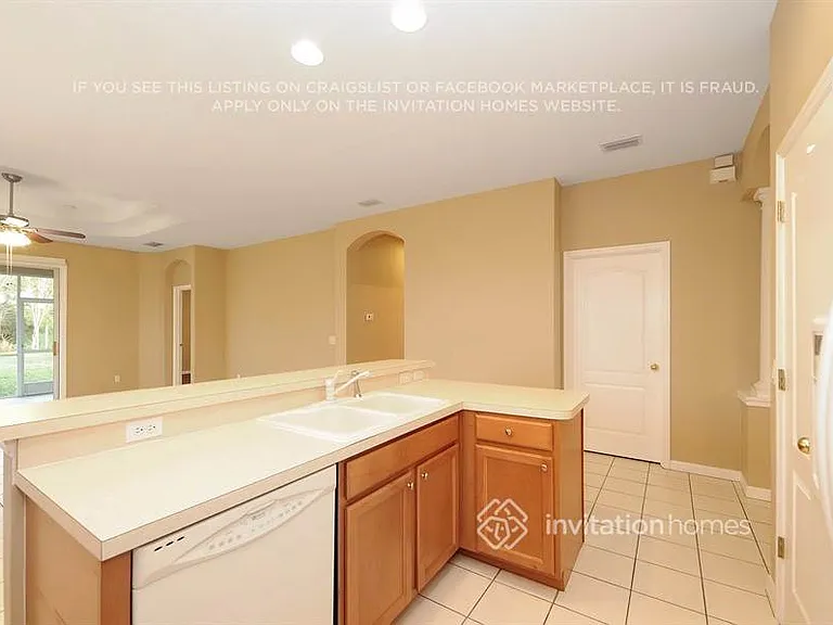 5015 Lakehurst Ct — Photo 9