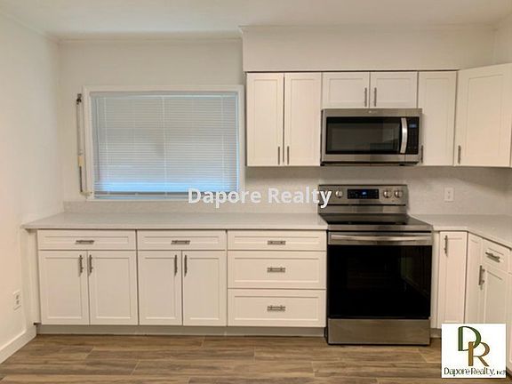 4th image of 304 Sunset Dr