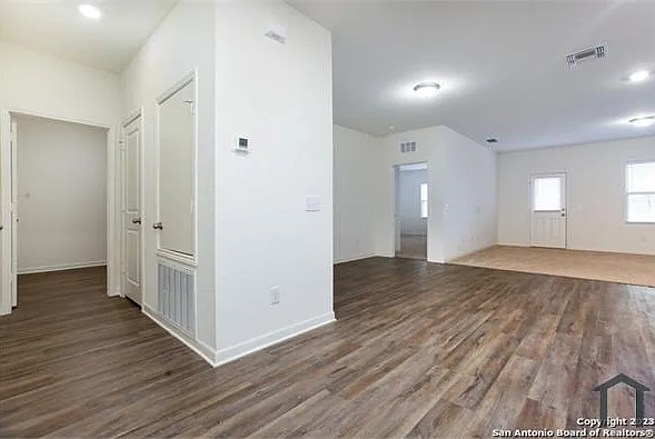 12530 Larissa — Photo 7