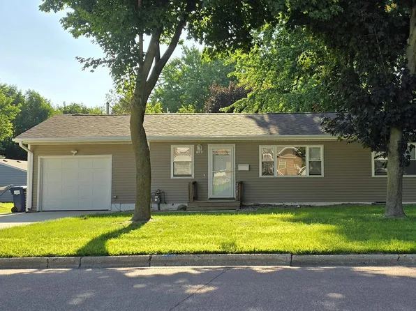 2103 Denver Ave, Spirit Lake, IA 51360