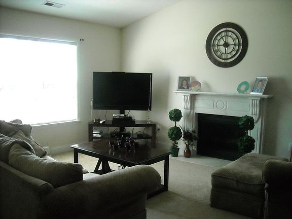 LIVING ROOM VIEW (2)