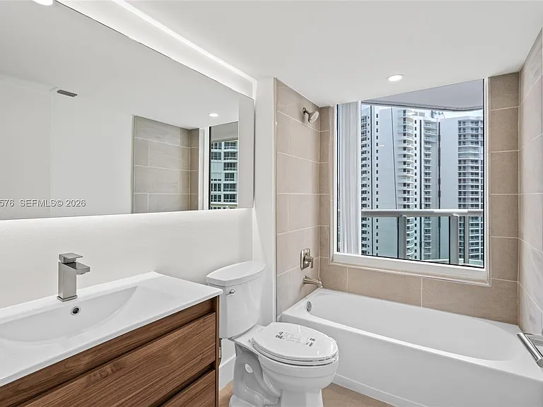 21055 Yacht Club Dr #1903 — Photo 5