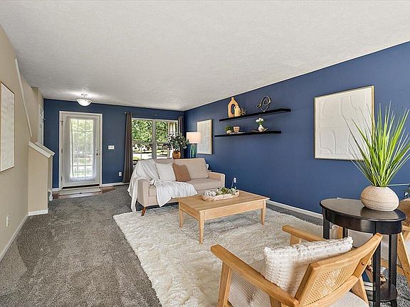 5th image of 8950 Alanada Dr SE