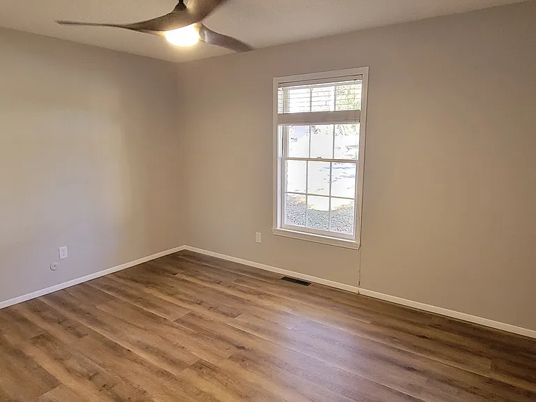 2804 E Linwood St — Photo 9