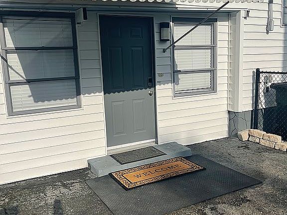 3rd image of 10306 W Twin River Ln