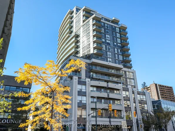 736 Spadina Ave #1203, Toronto, ON M5S 2J6