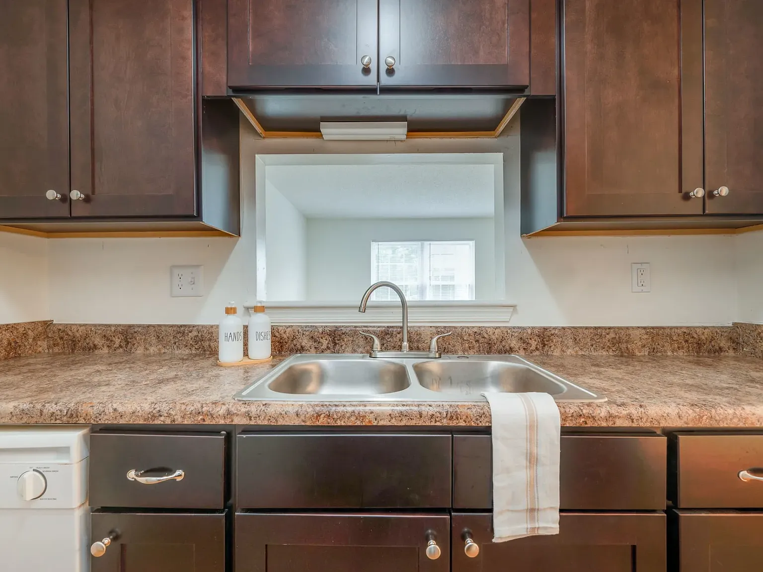 2 bed, 1000 sqft, $1,375 — Photo 4