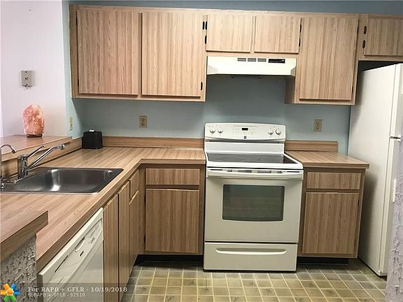 5th image of 7710 NW 50th St APT 205