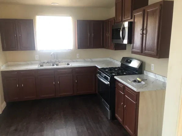 900 Thompson Pl, San Antonio, TX 78226
