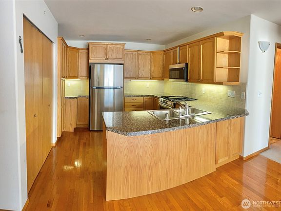 3rd image of 4634 Boardwalk Drive #B