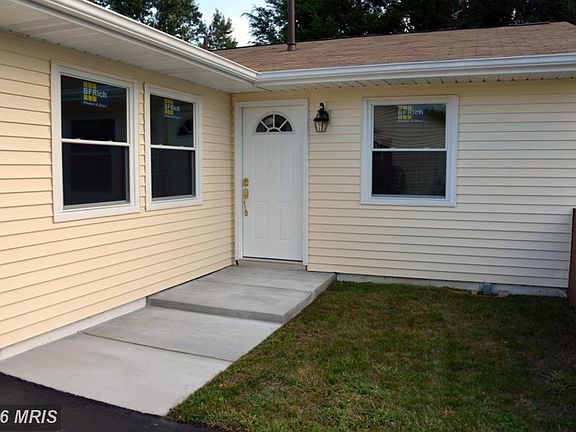 2nd image of 302 N Alder Ave